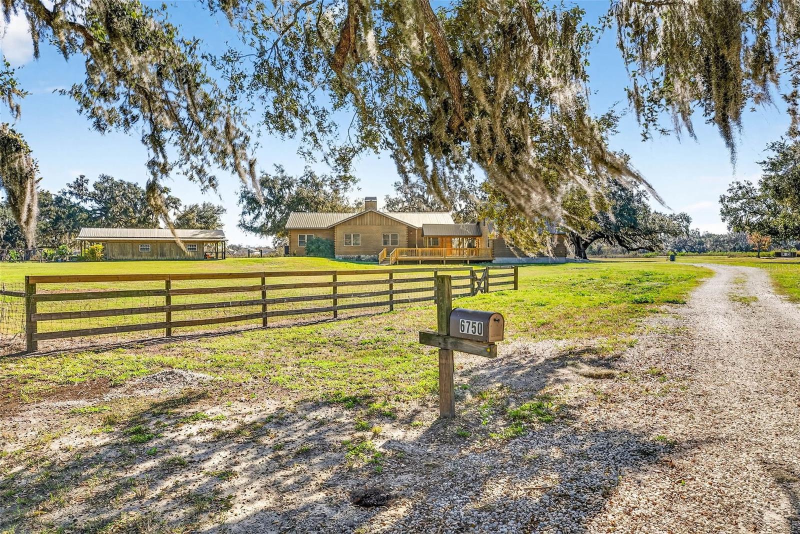 Sutton Oaks Ln, Zephyrhills, FL 33541