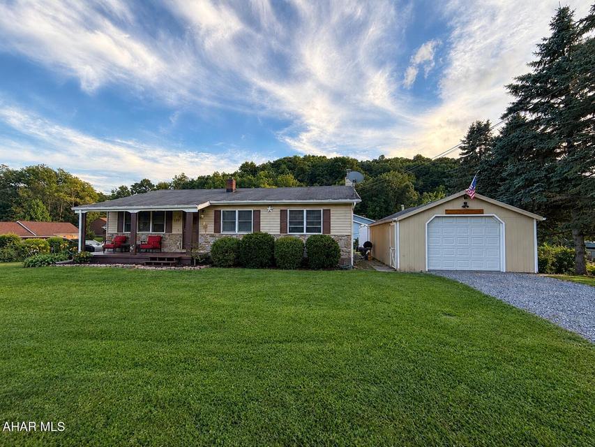 S Dartmouth Ln, Altoona, PA 16602