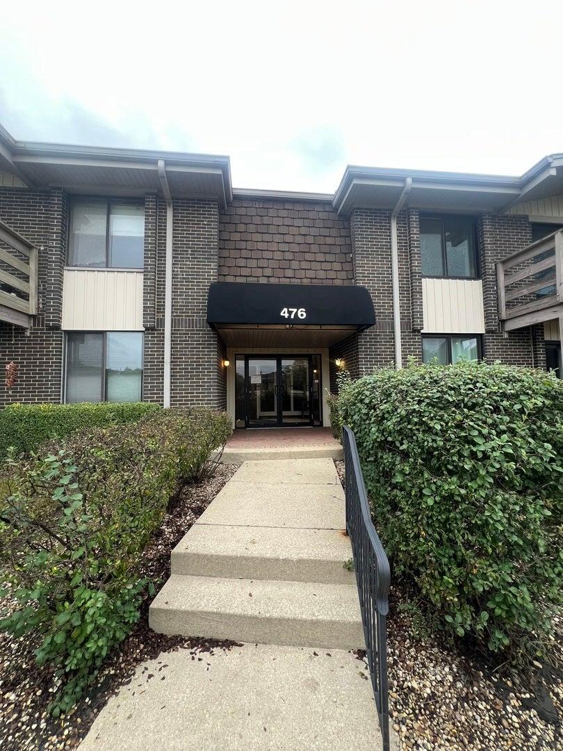 Raintree Ct, Glen Ellyn, IL 60137