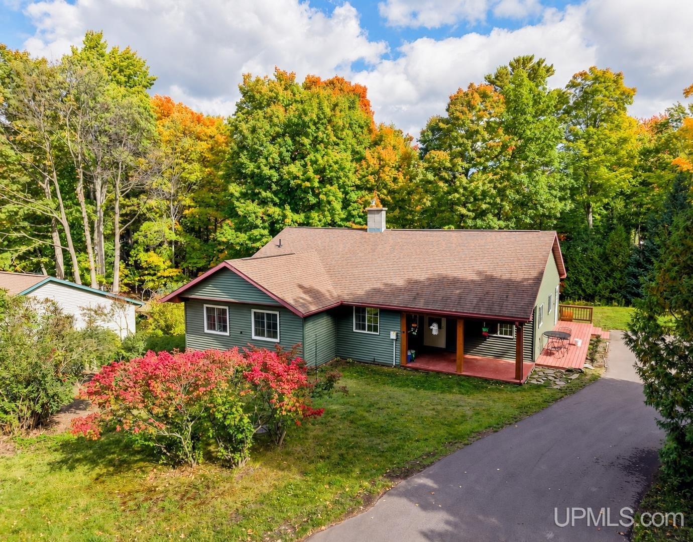N Vandenboom Ave, Marquette, MI 49855