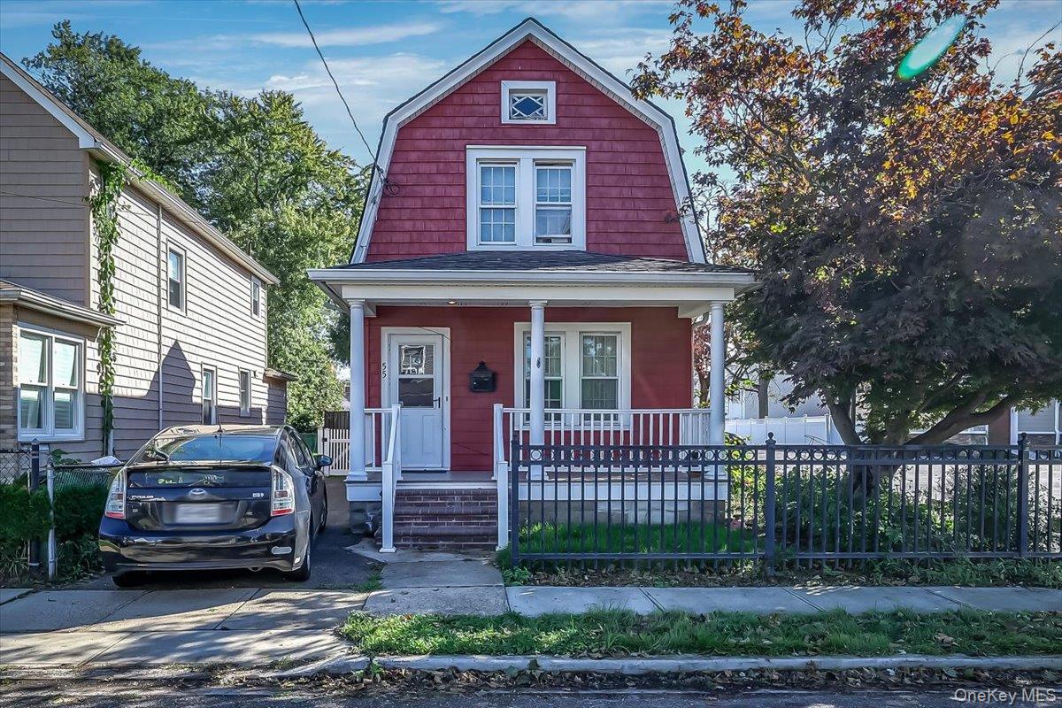 Columbia St, Farmingdale, NY 11735