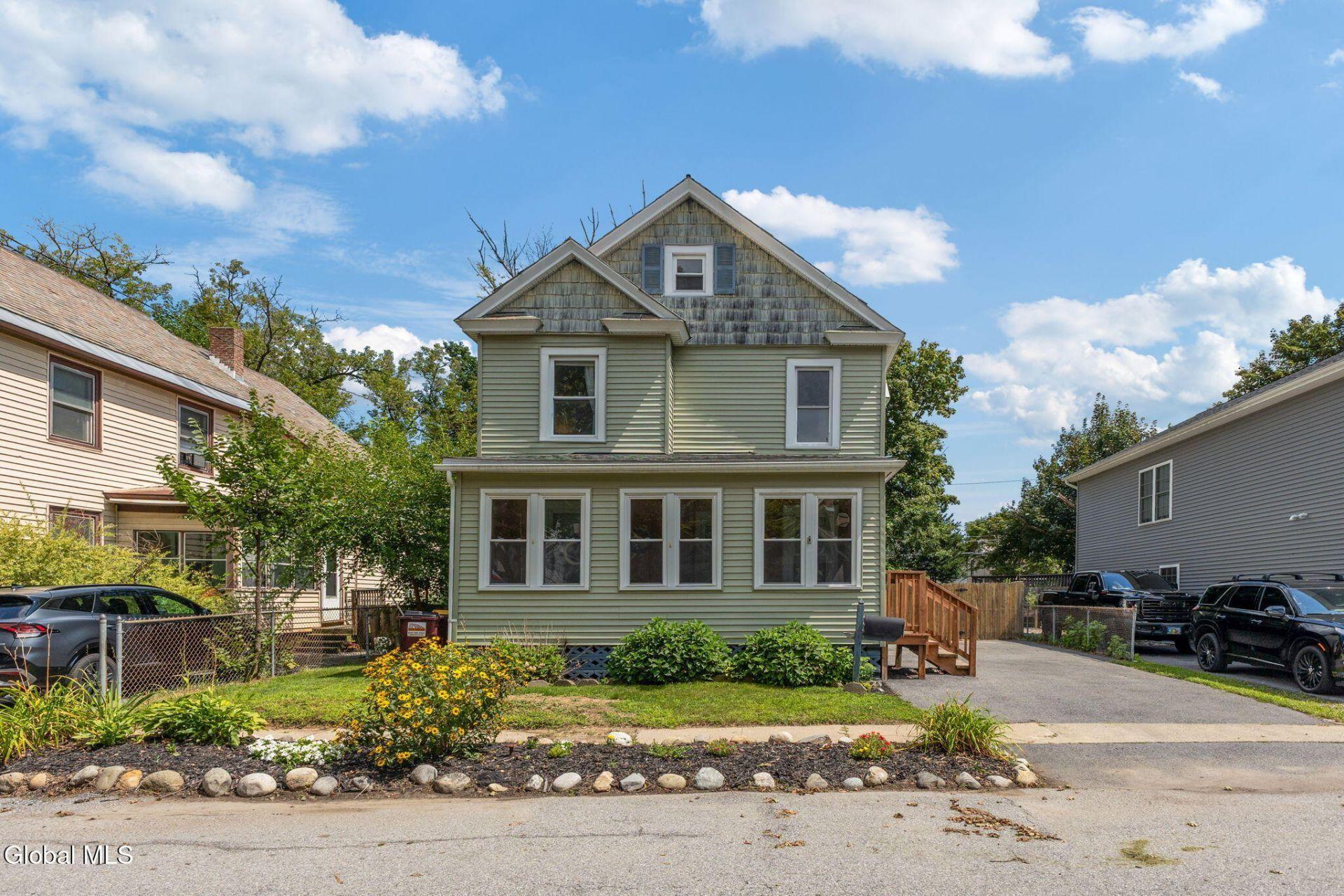 Kenworthy Ave, Glens Falls, NY 12801