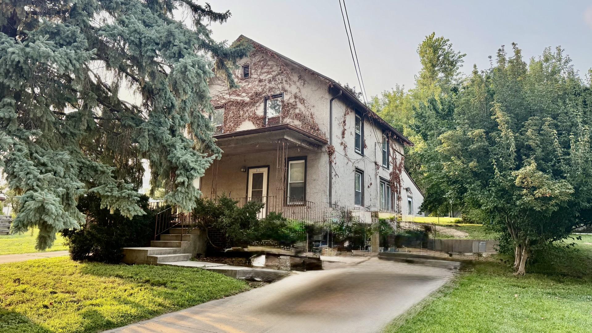 6th St, Peru, IL 61354