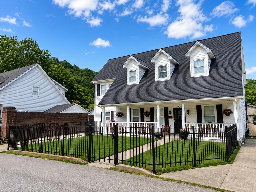 Lily Cir, Pikeville, KY 41501