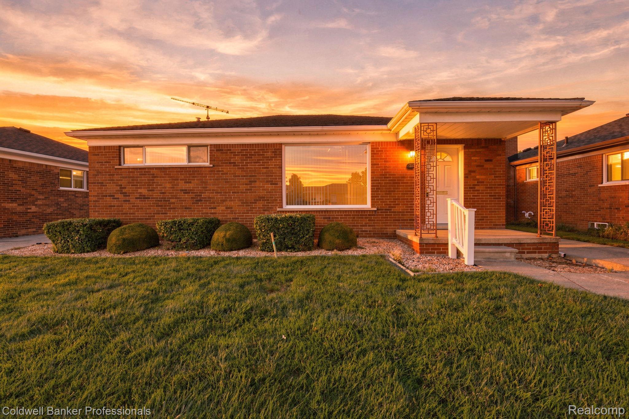 Playview St, Saint Clair Shores, MI 48082