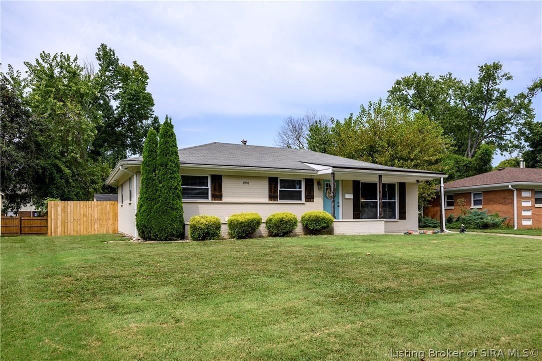 N Larkspur Dr, Jeffersonville, IN 47130