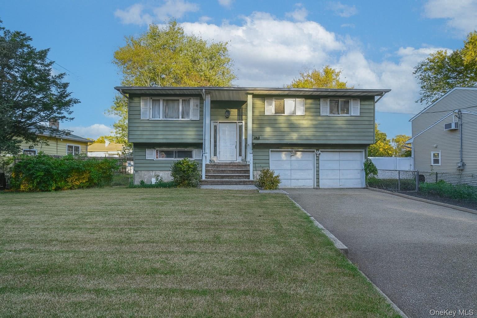 Saint Louis Ave, Bay Shore, NY 11706