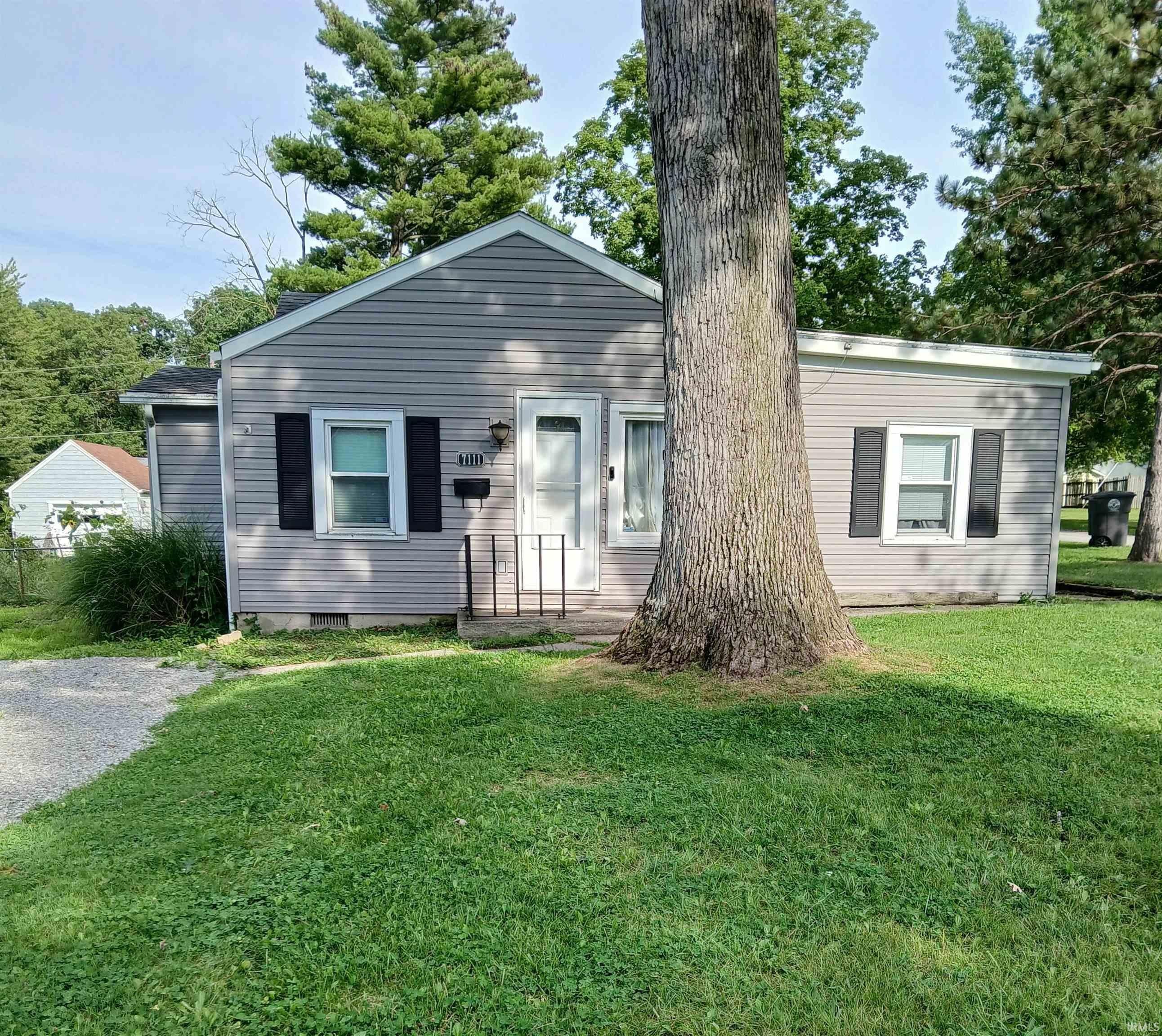 Bradbury Ave, Fort Wayne, IN 46809