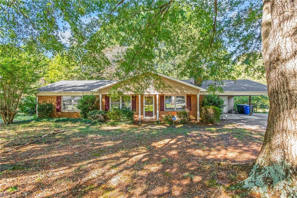 Pine Forest Dr, Kernersville, NC 27284