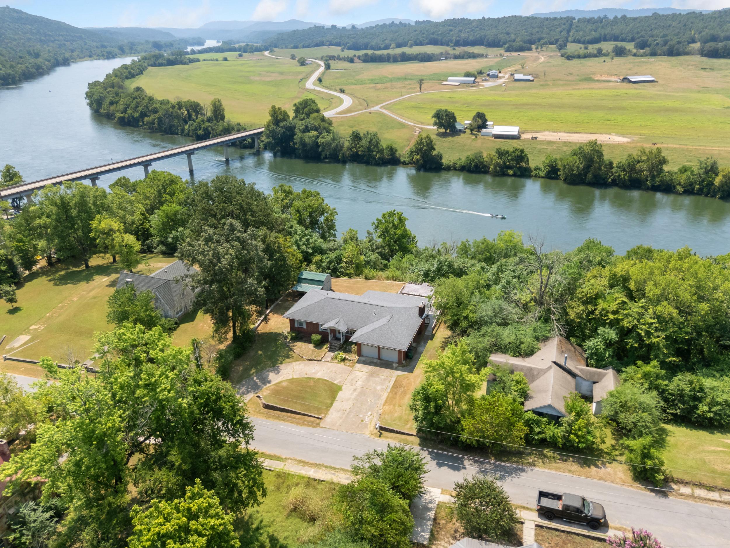 South St, Calico Rock, AR 72519