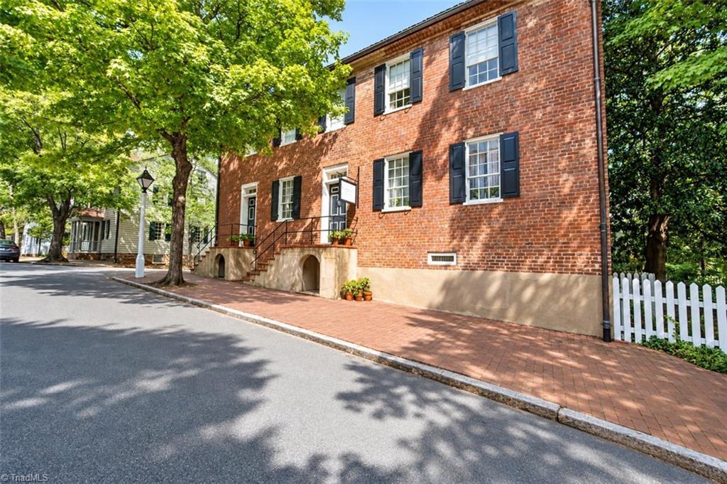 S Main St, Winston Salem, NC 27101