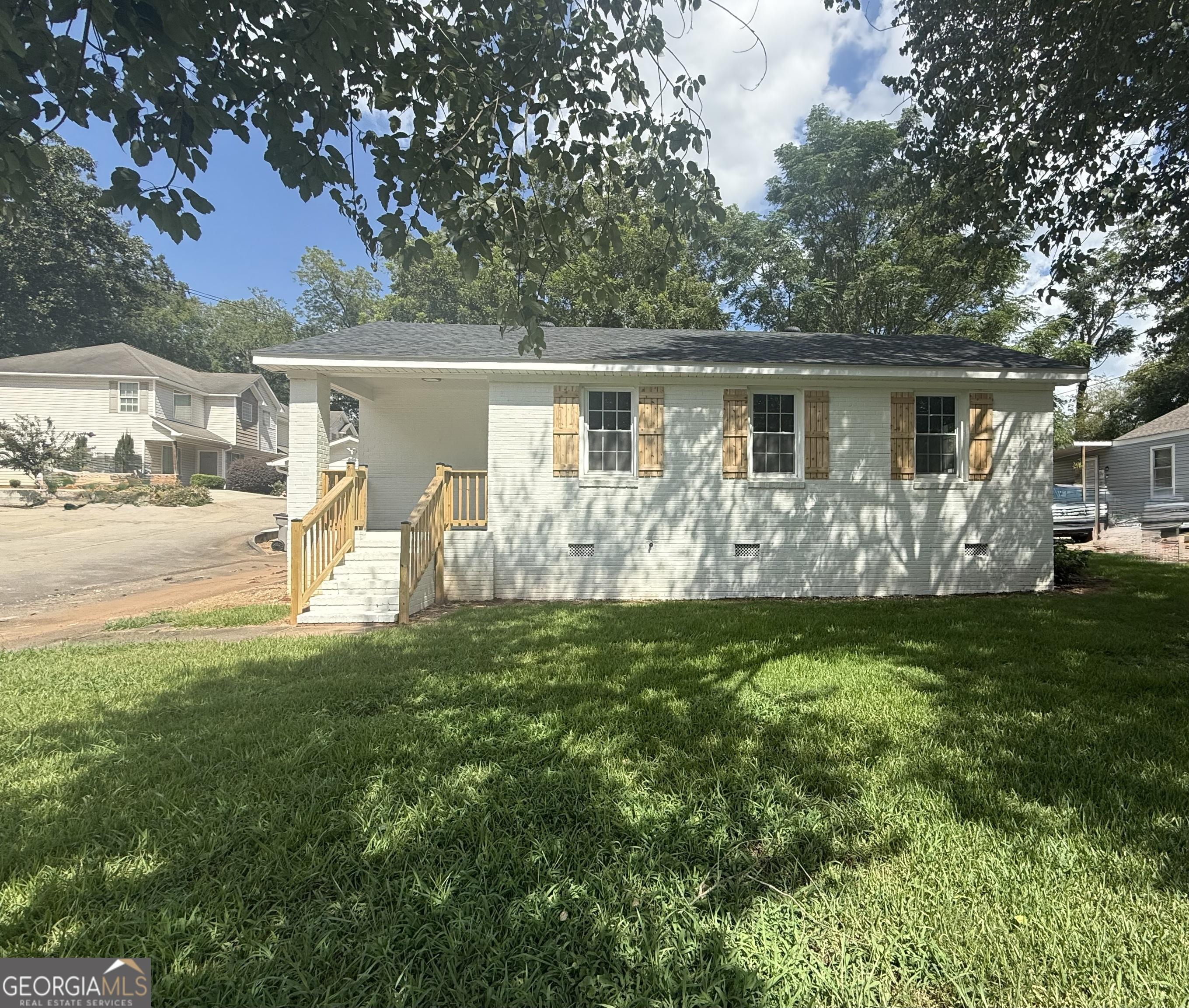 N Greenwood St, Lagrange, GA 30240
