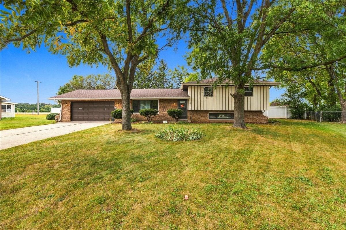 W Plainsman Cir, Plainfield, IL 60586