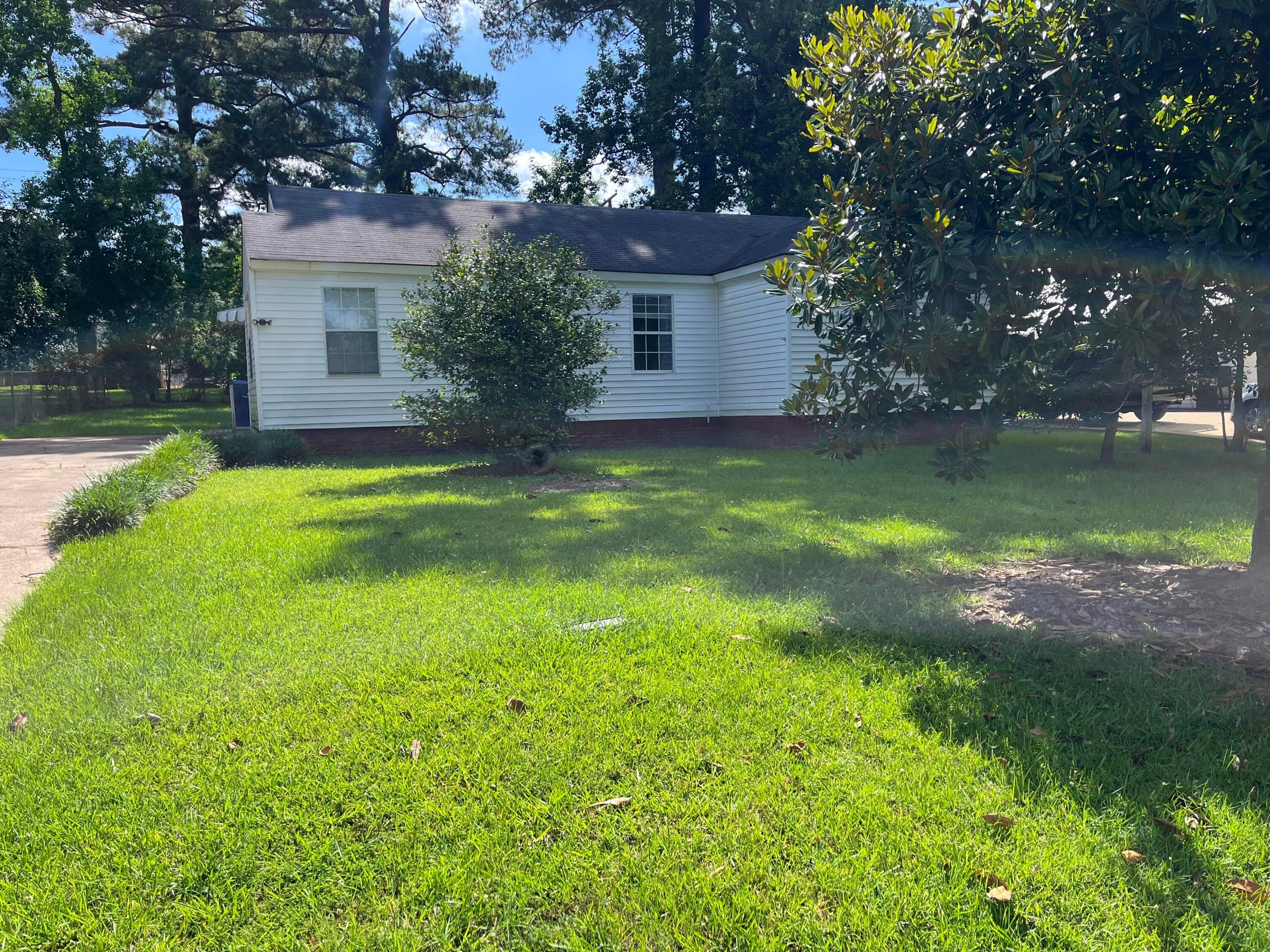Pinckney Ave, Leesville, LA 71446