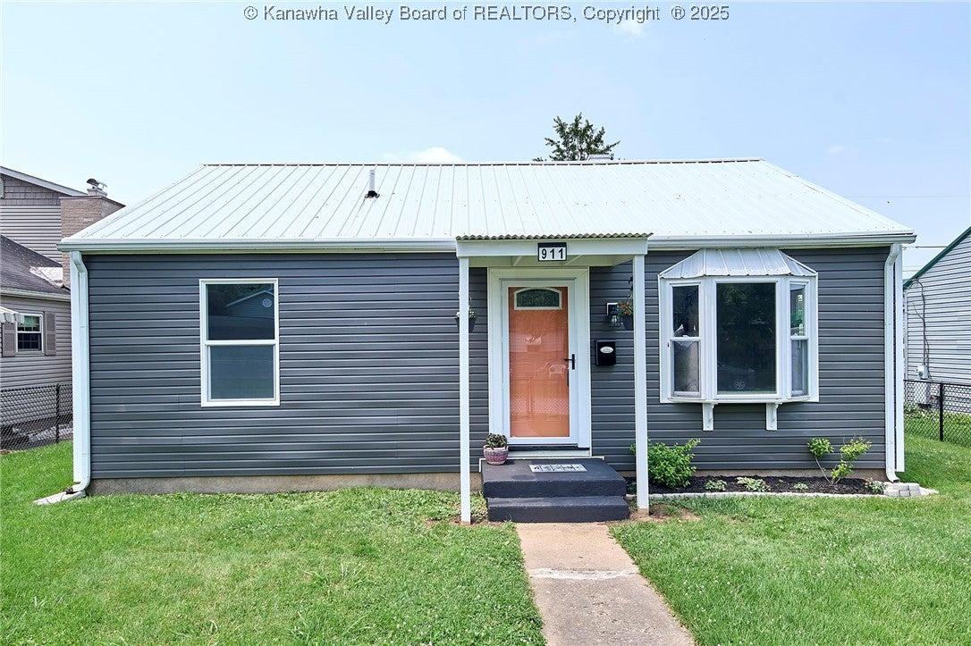 Dupont Ave, Nitro, WV 25143