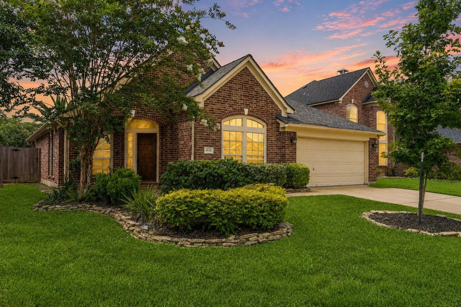 Valley Ct, Manvel, TX 77578
