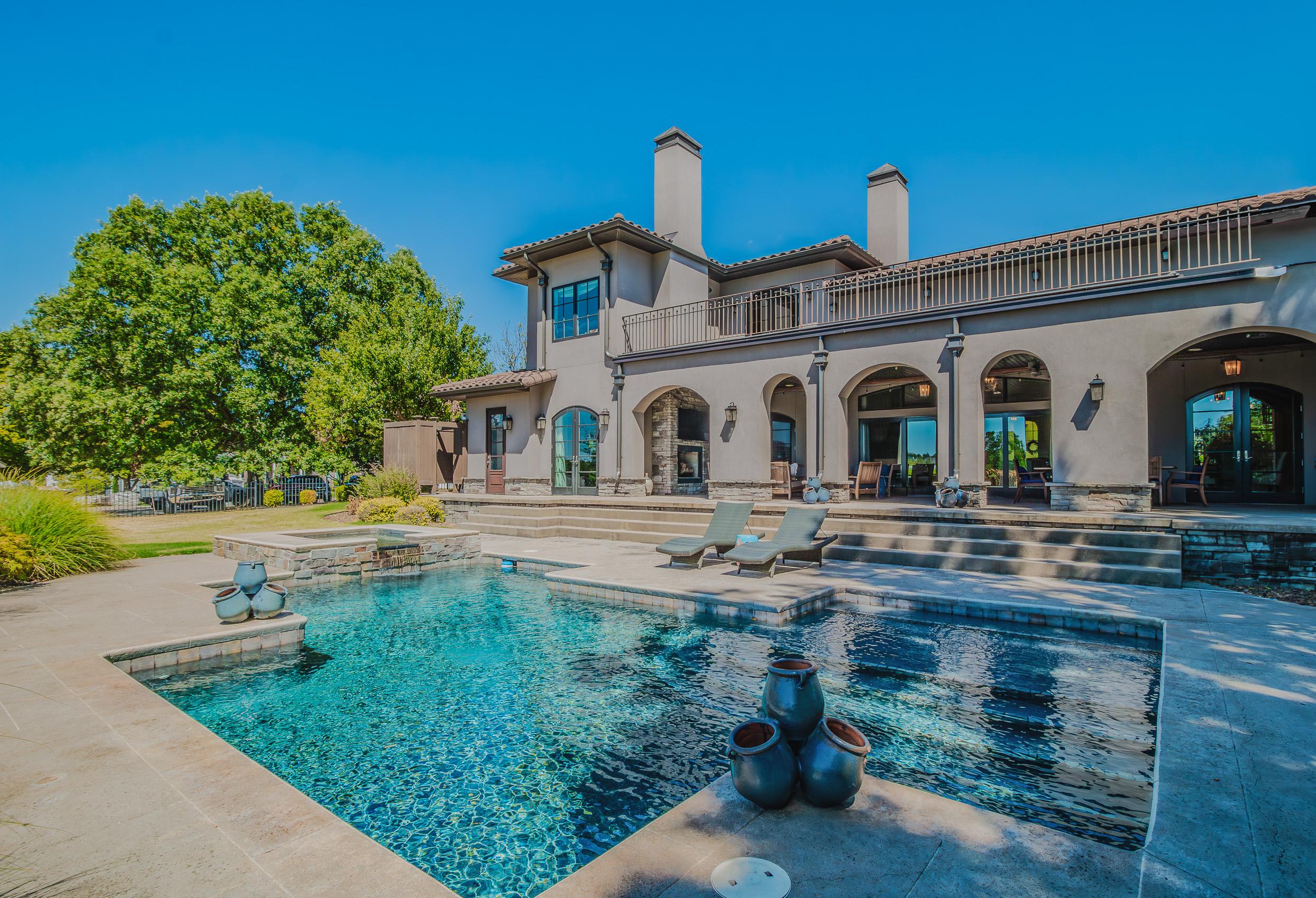 W Pinnacle Dr, Rogers, AR 72758