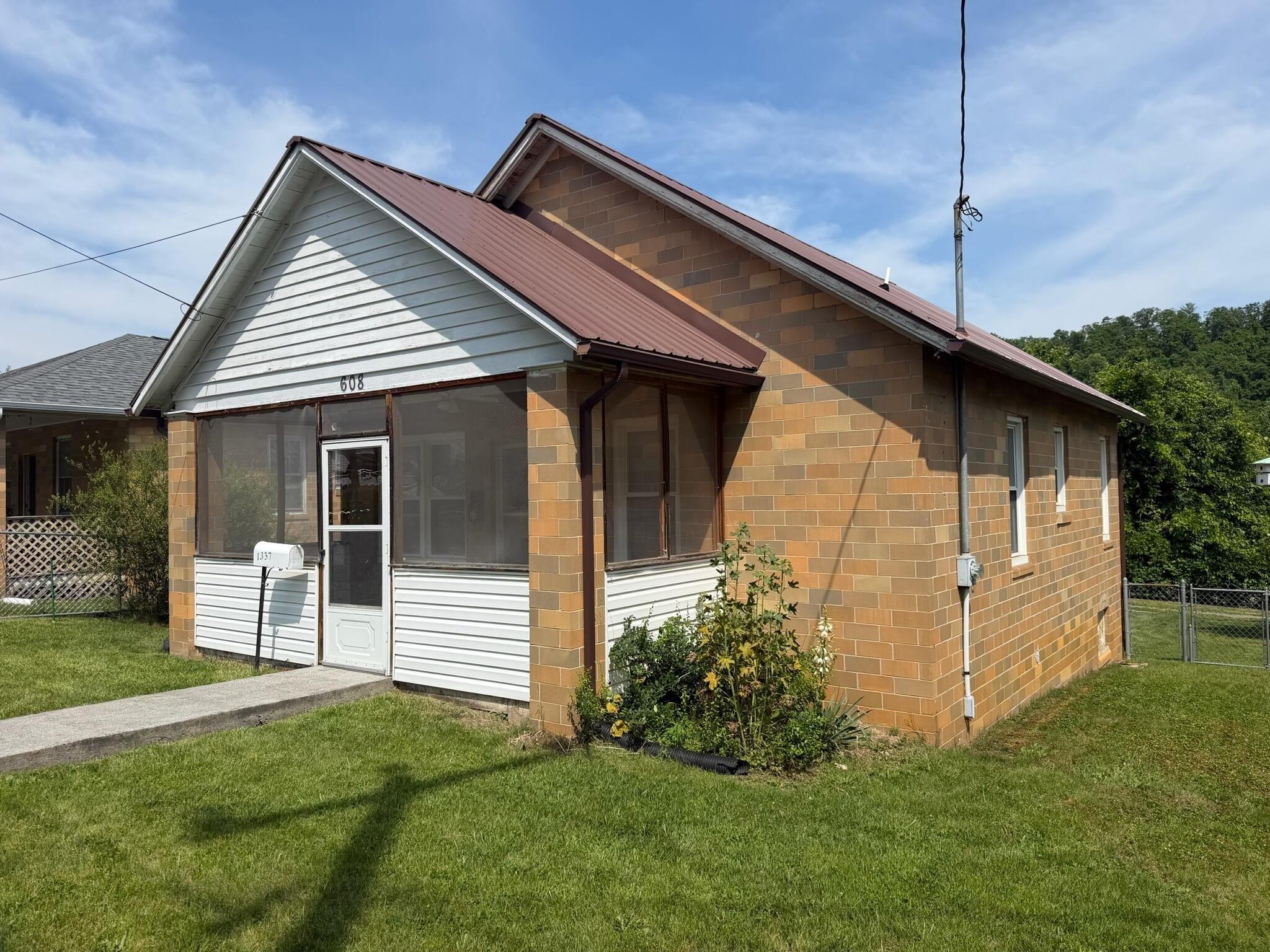 Main St E, White Sulphur Springs, WV 24986