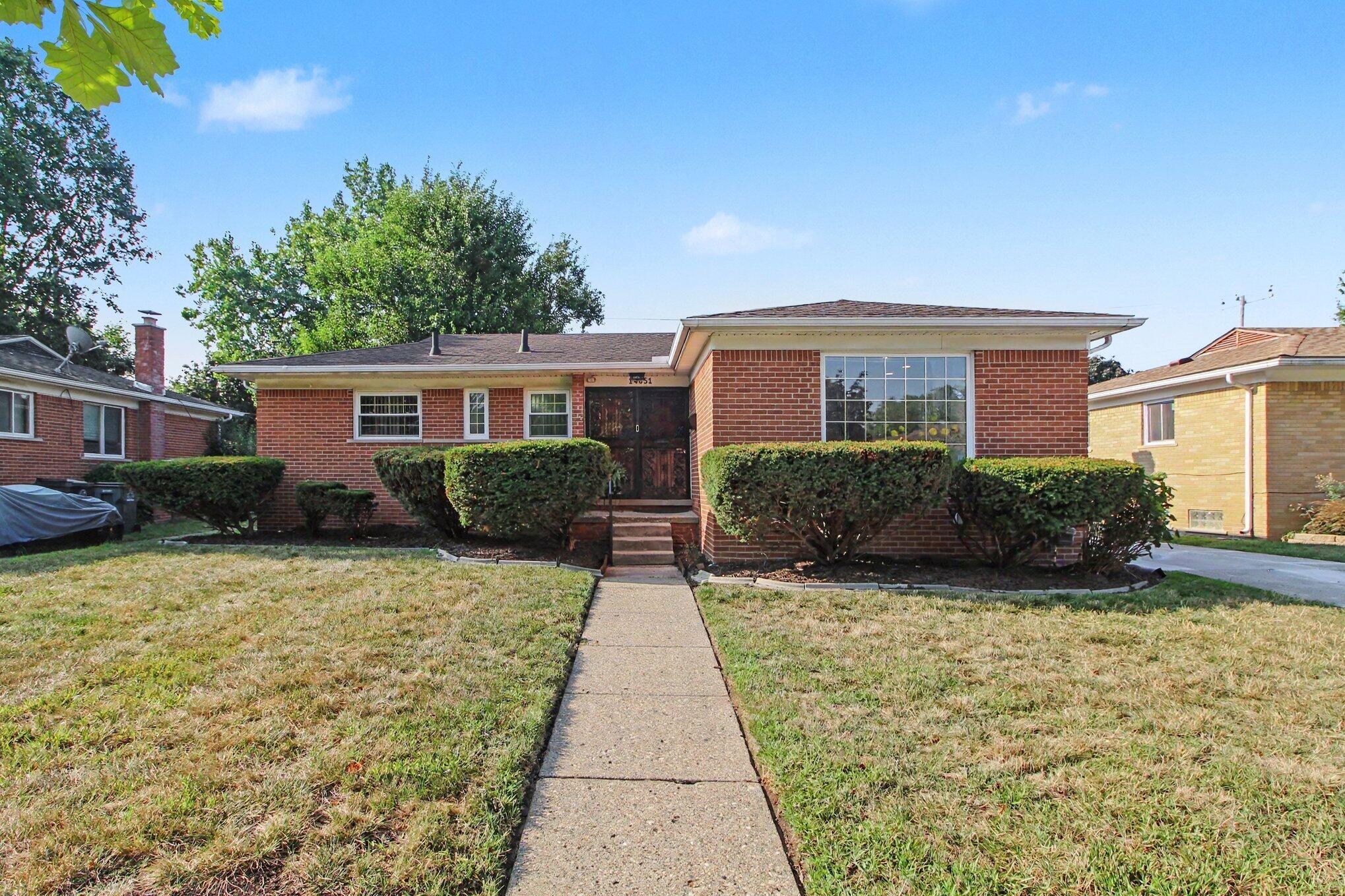 Cloverdale St, Oak Park, MI 48237