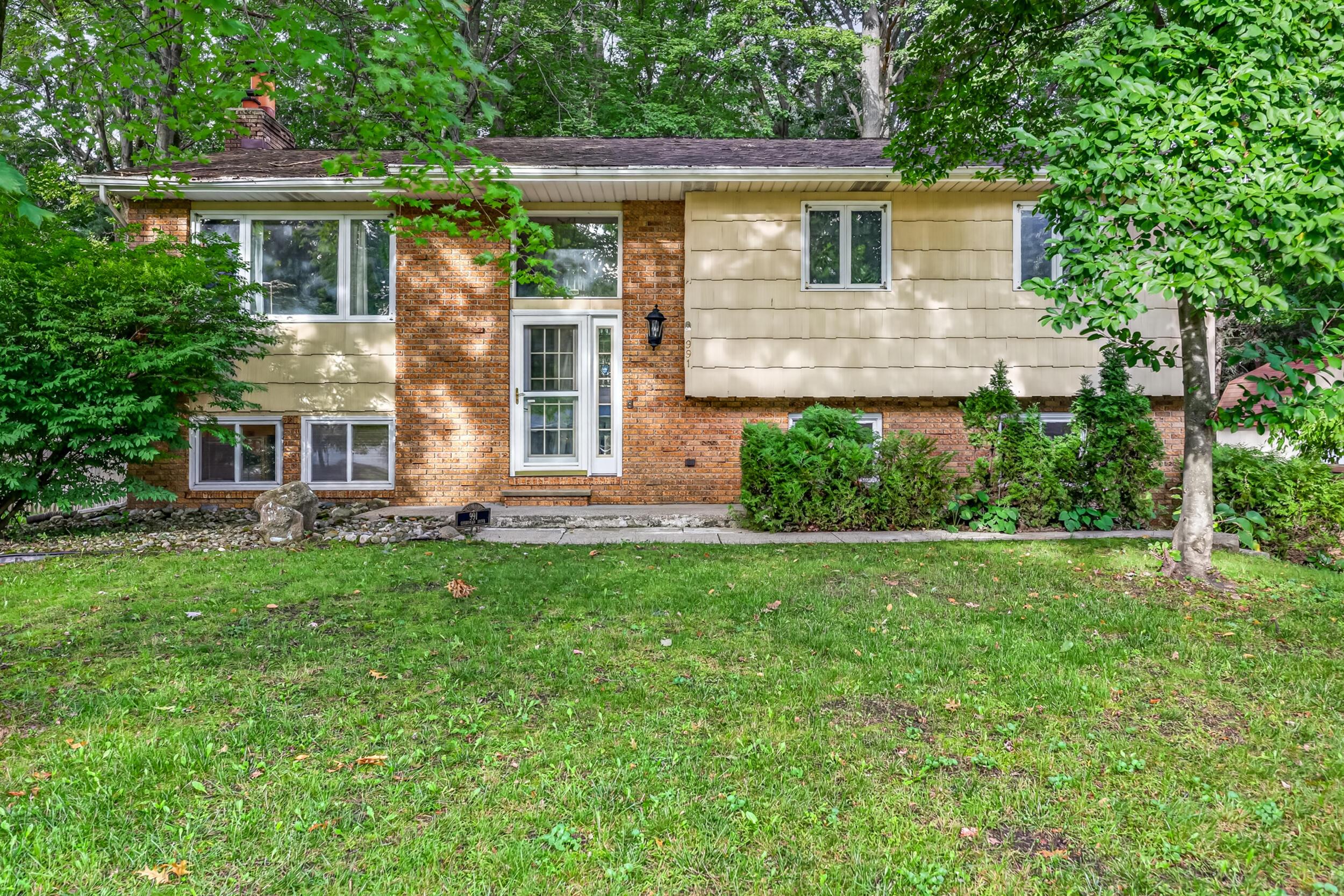 Cheboygan Dr, Muskegon, MI 49445