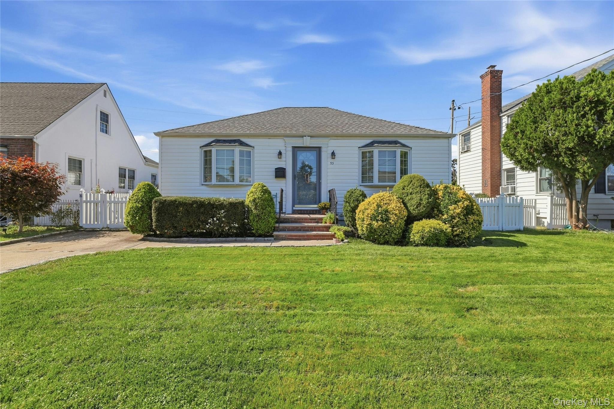 Greenway W, New Hyde Park, NY 11040