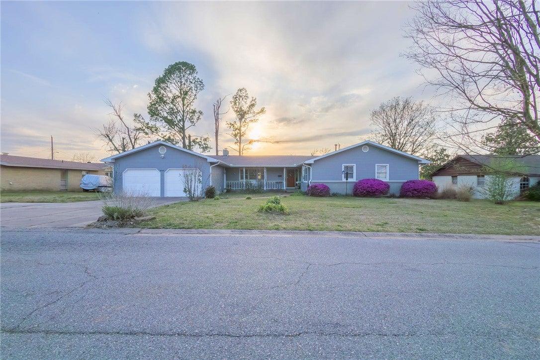 S 14th Pl, Rogers, AR 72758