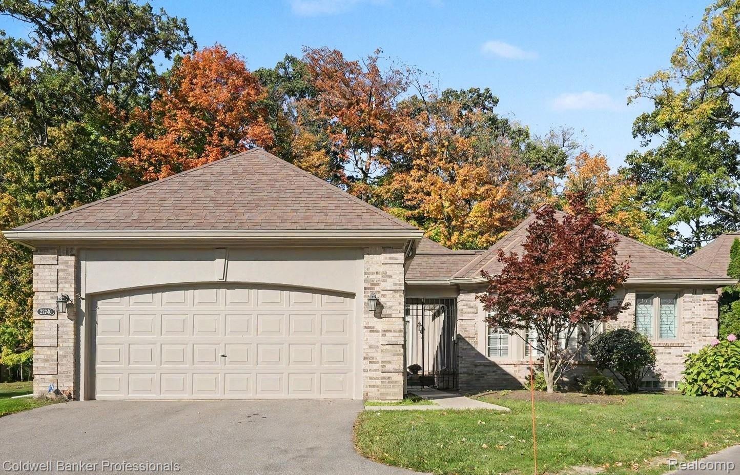 Village Pines Dr, Beverly Hills, MI 48025