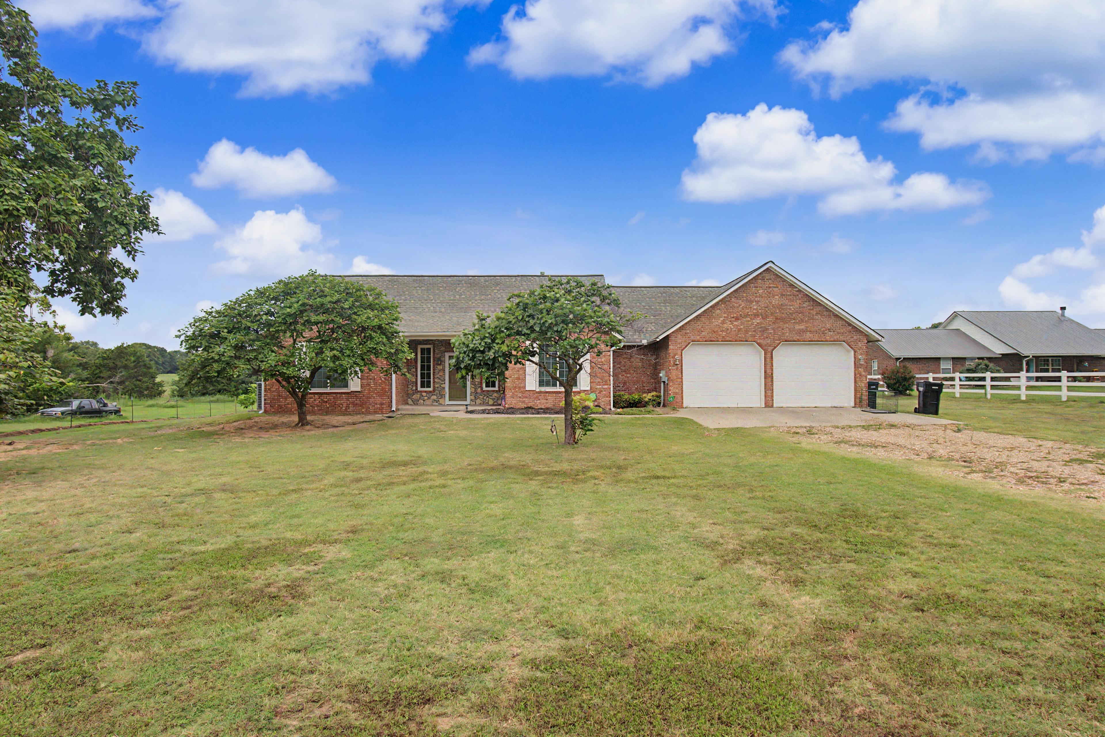 S 200 Rd, Henryetta, OK 74437