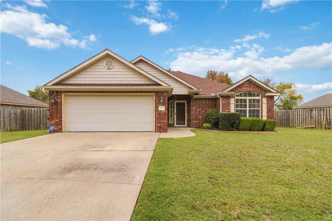 W Gascony Pl, Fayetteville, AR 72704