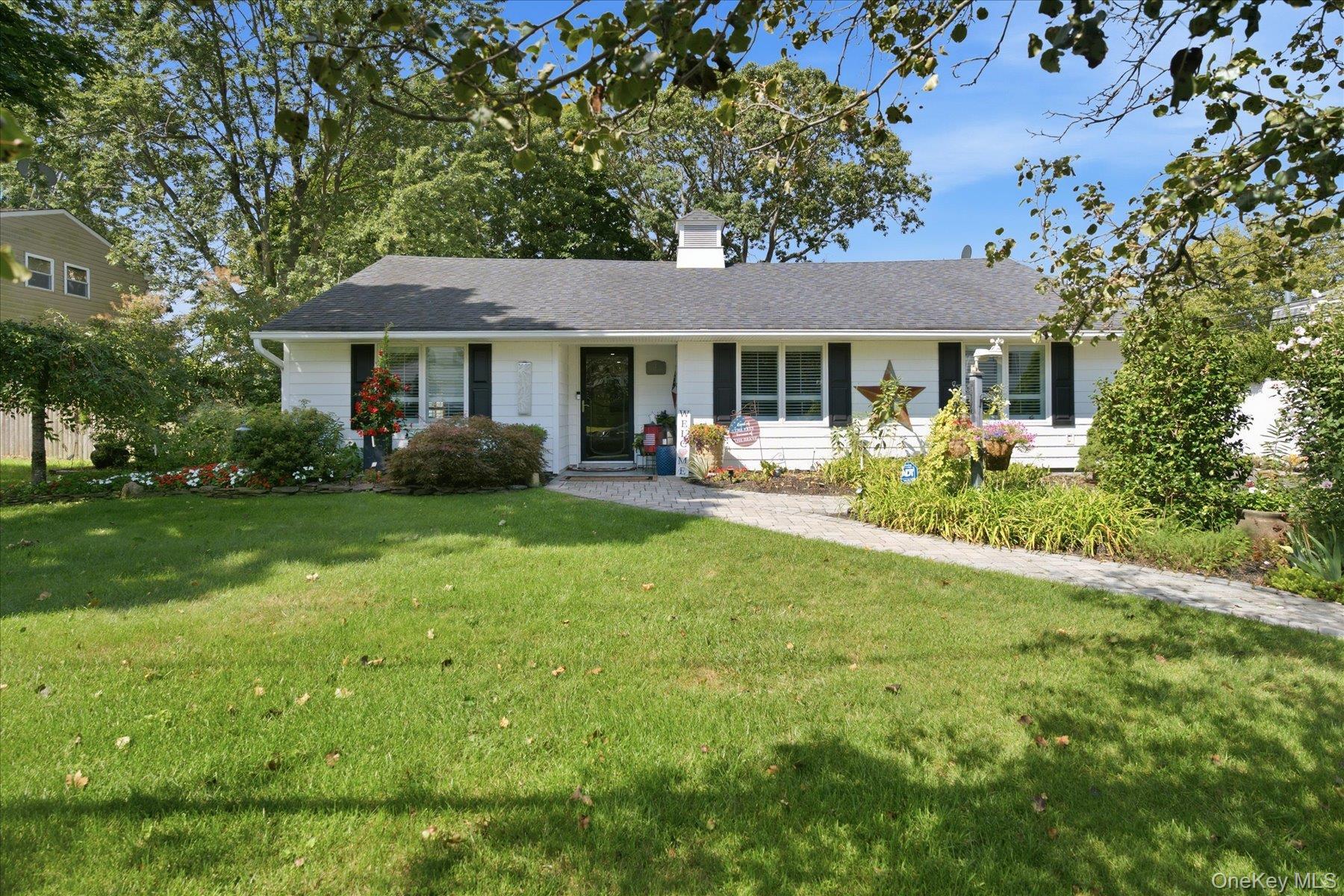 Fairlane Dr, Selden, NY 11784