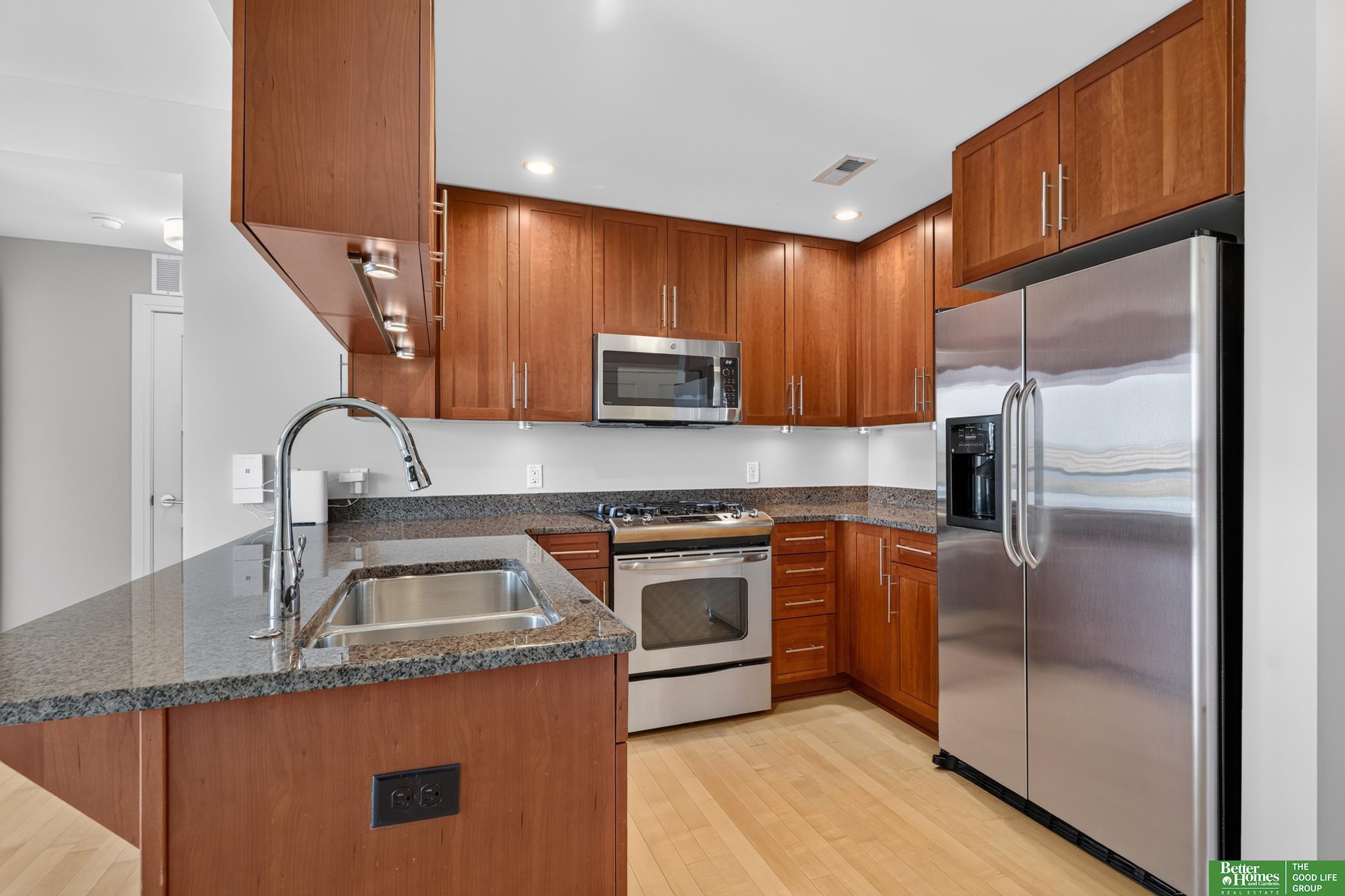 Dodge Ct, Omaha, NE 68131