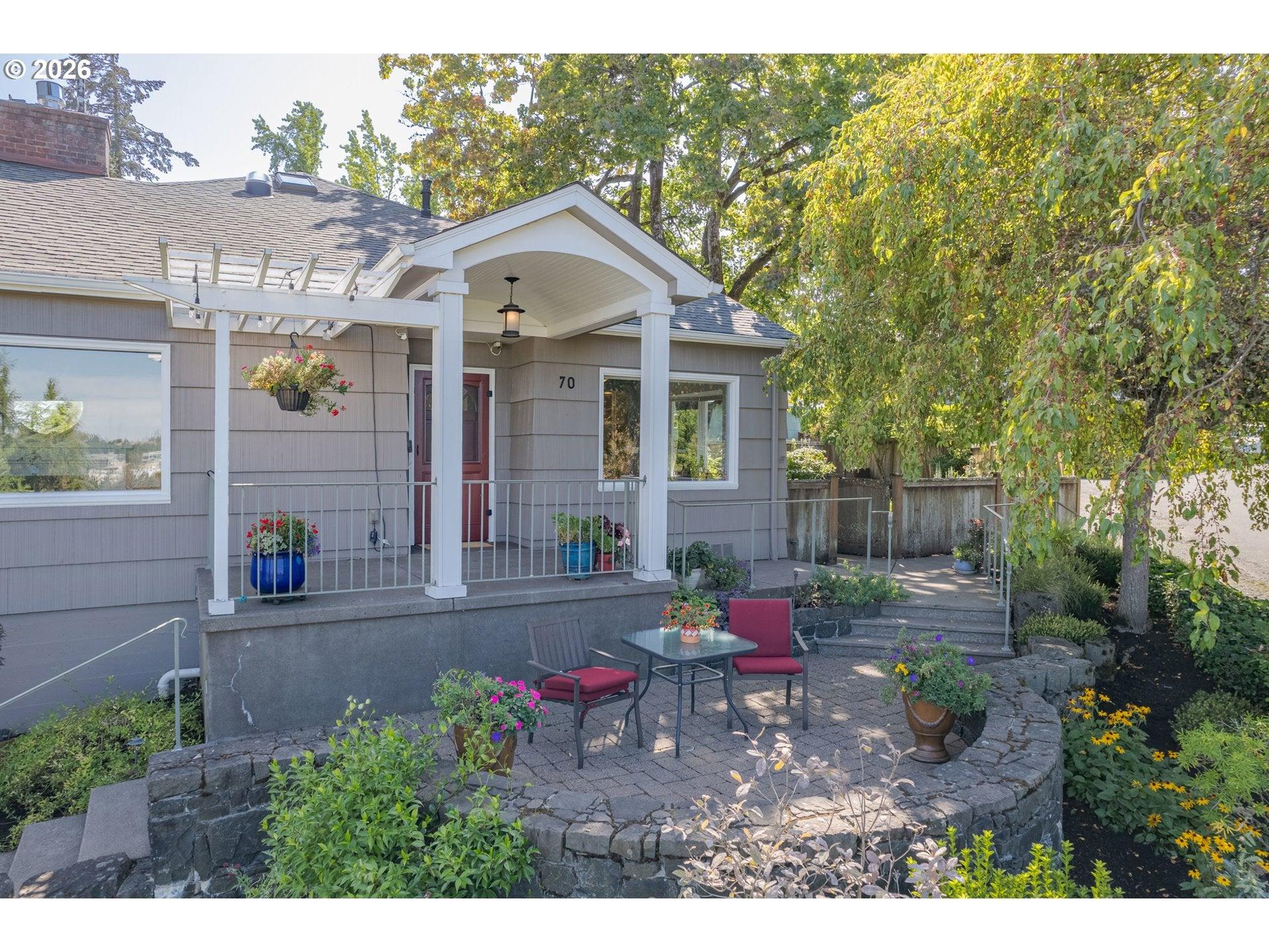 Grand View Dr, Eugene, OR 97405