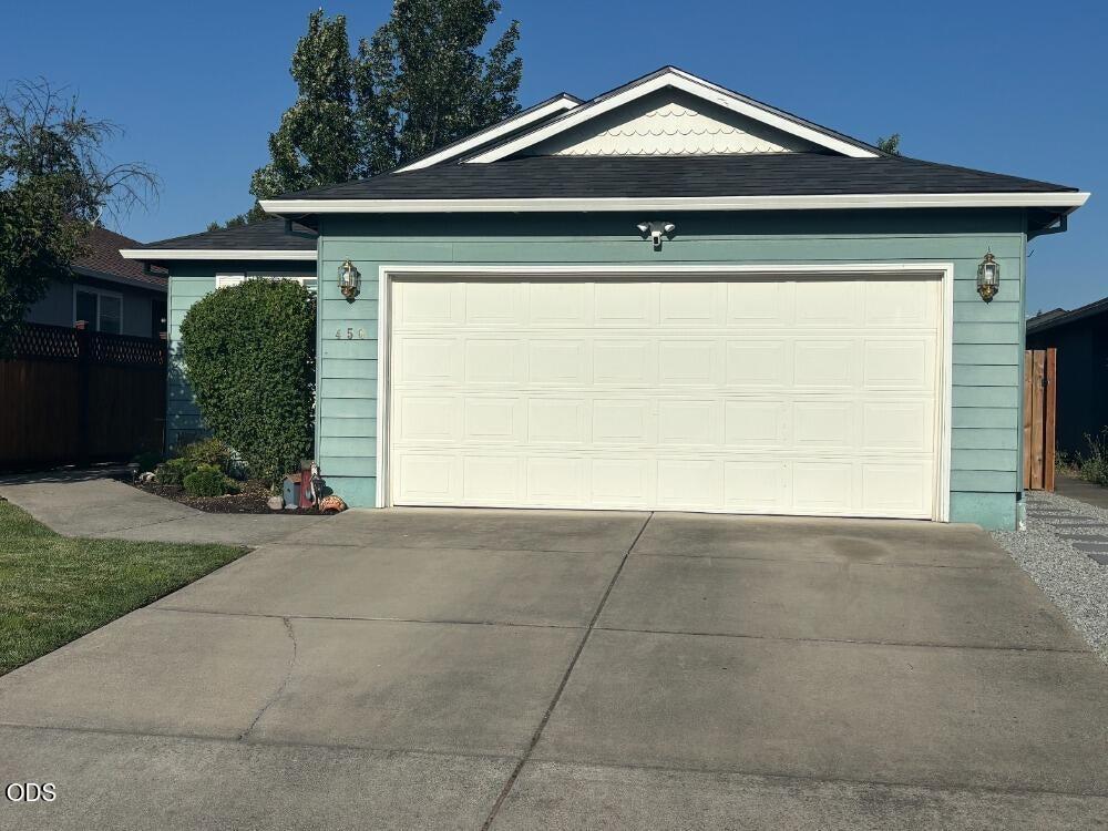 St Clair Way, Eagle Point, OR 97524