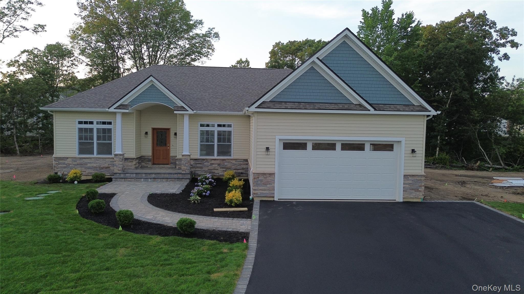 Blydenburgh Rd, Centereach, NY 11720