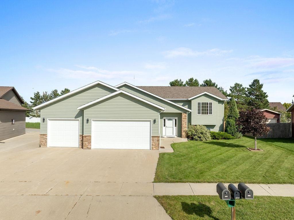 26th St Sw, Minot, ND 58701