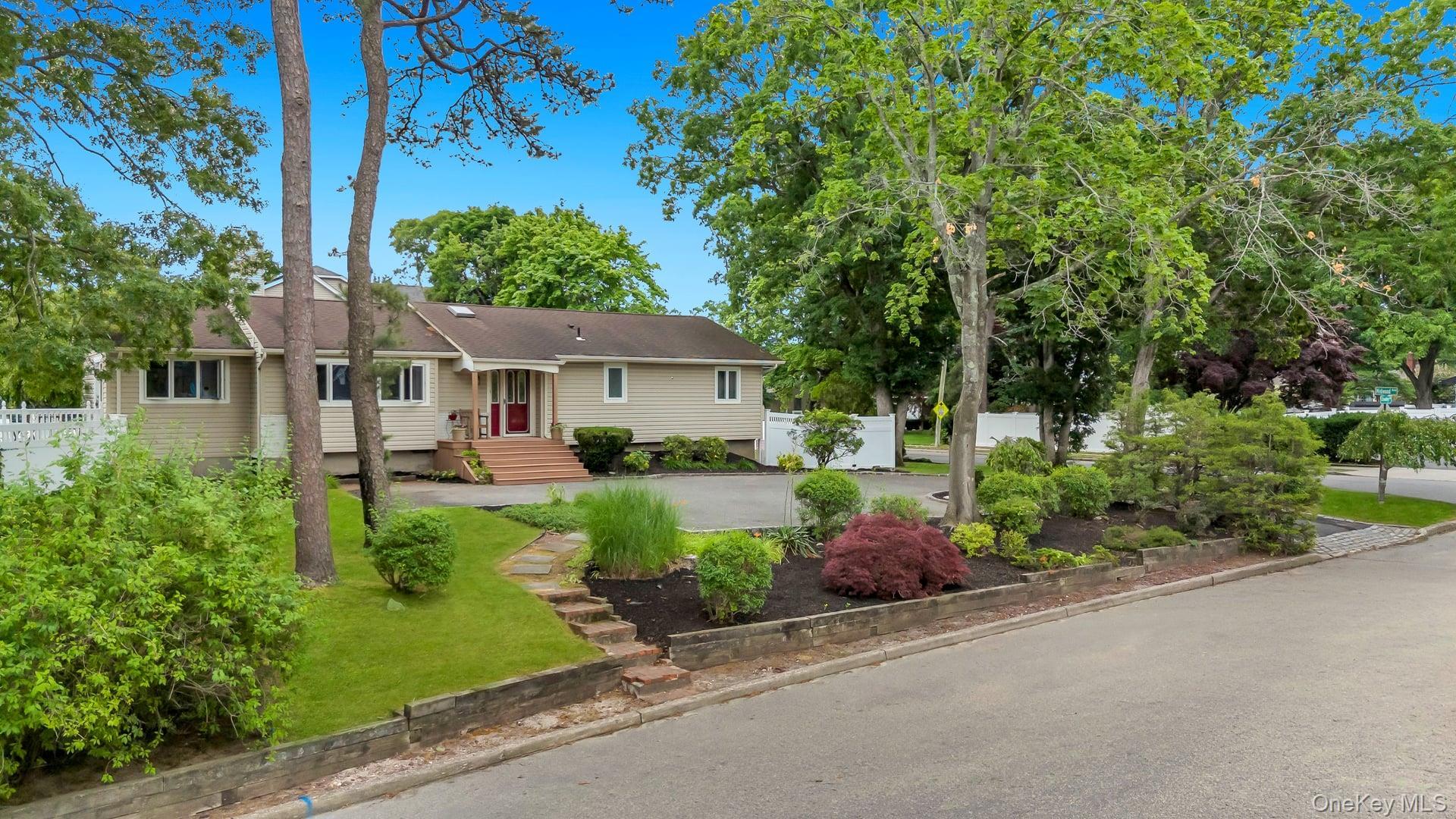 Midwood Ave, Nesconset, NY 11767