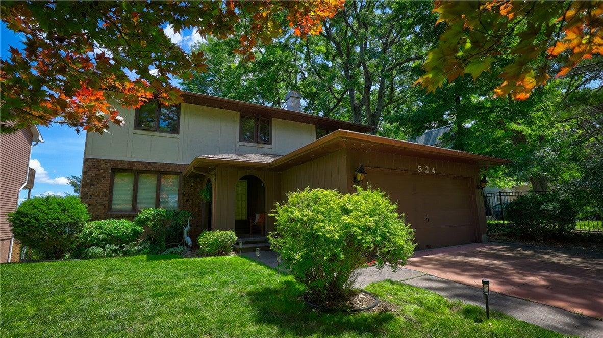Ridge Ave, Decatur, IL 62521
