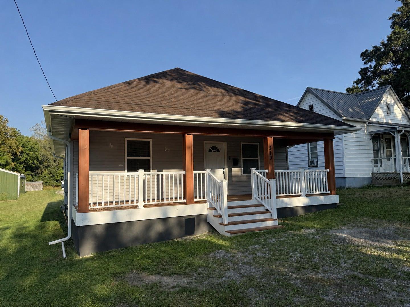 N East St, Du Quoin, IL 62832