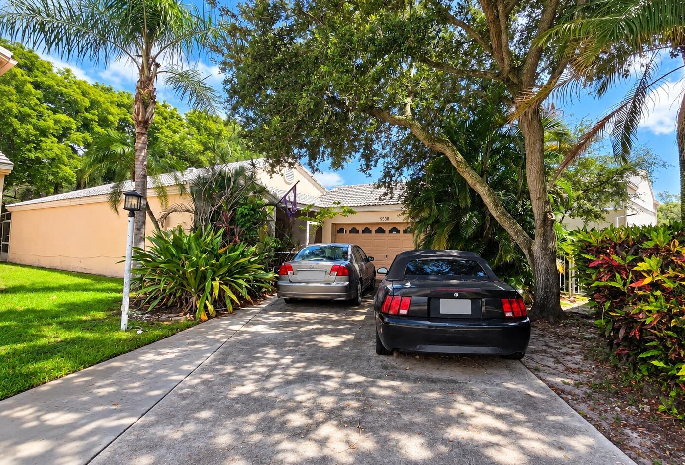 Nw 8th Cir, Plantation, FL 33324