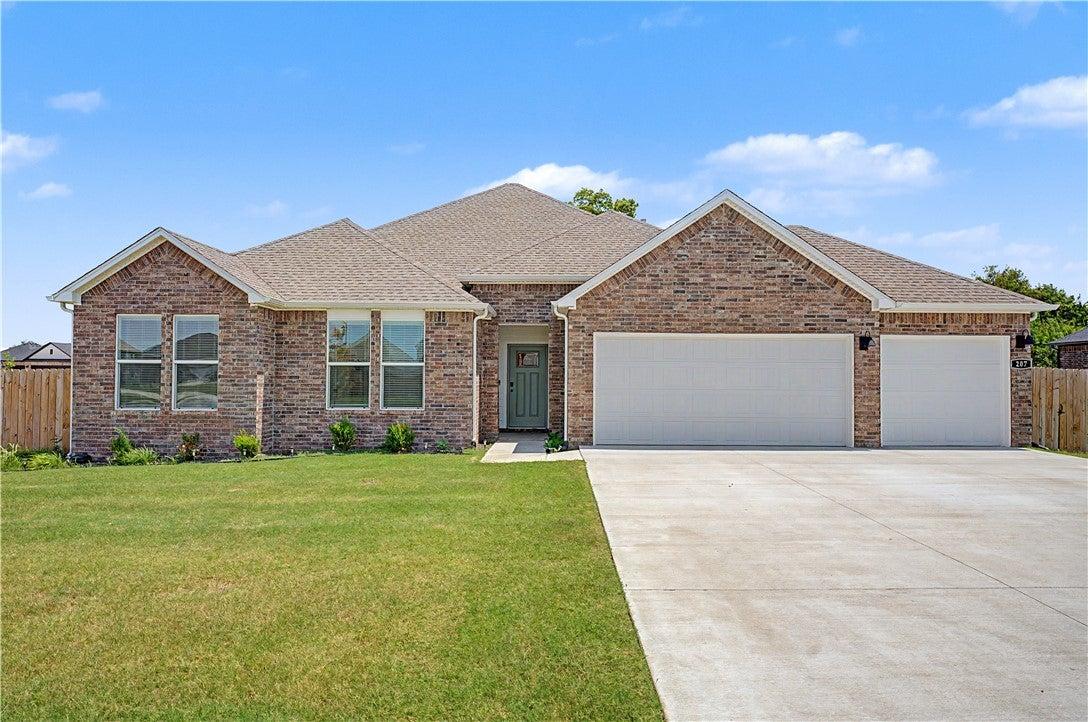 N Kit Kat Ct, Siloam Springs, AR 72761