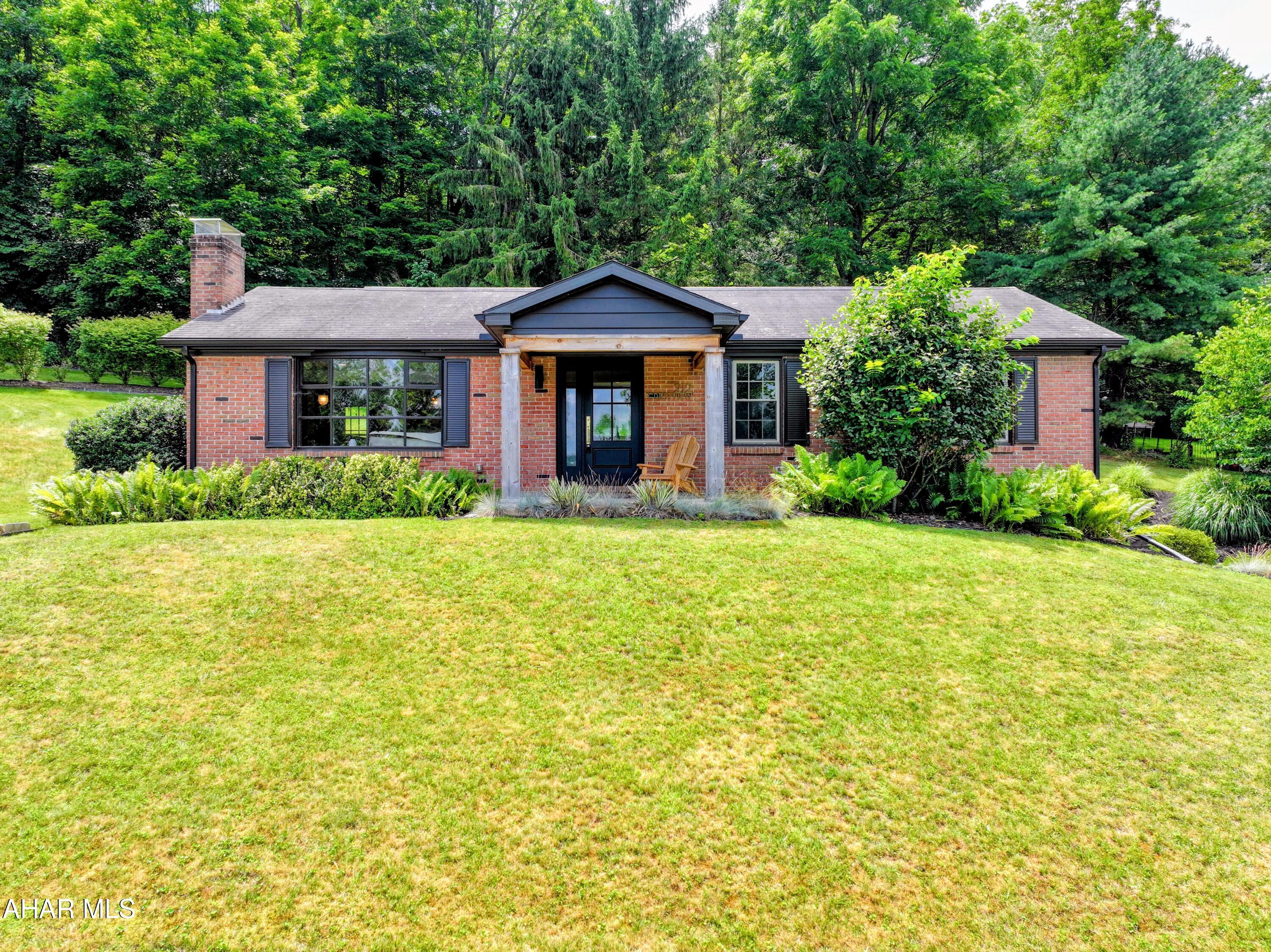 Crestview Ave, Bedford, PA 15522