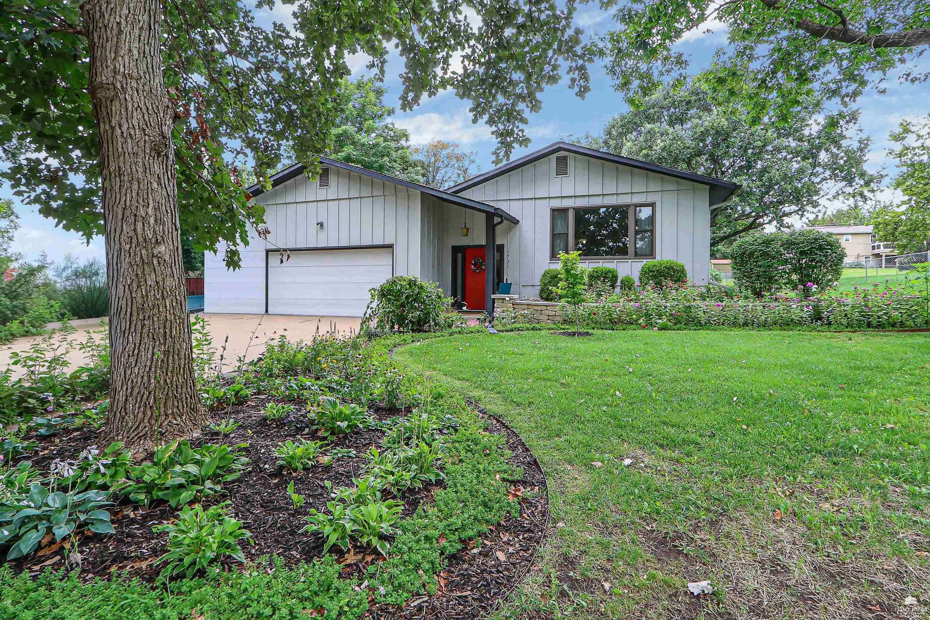 Cedar Crest Dr, Manhattan, KS 66503