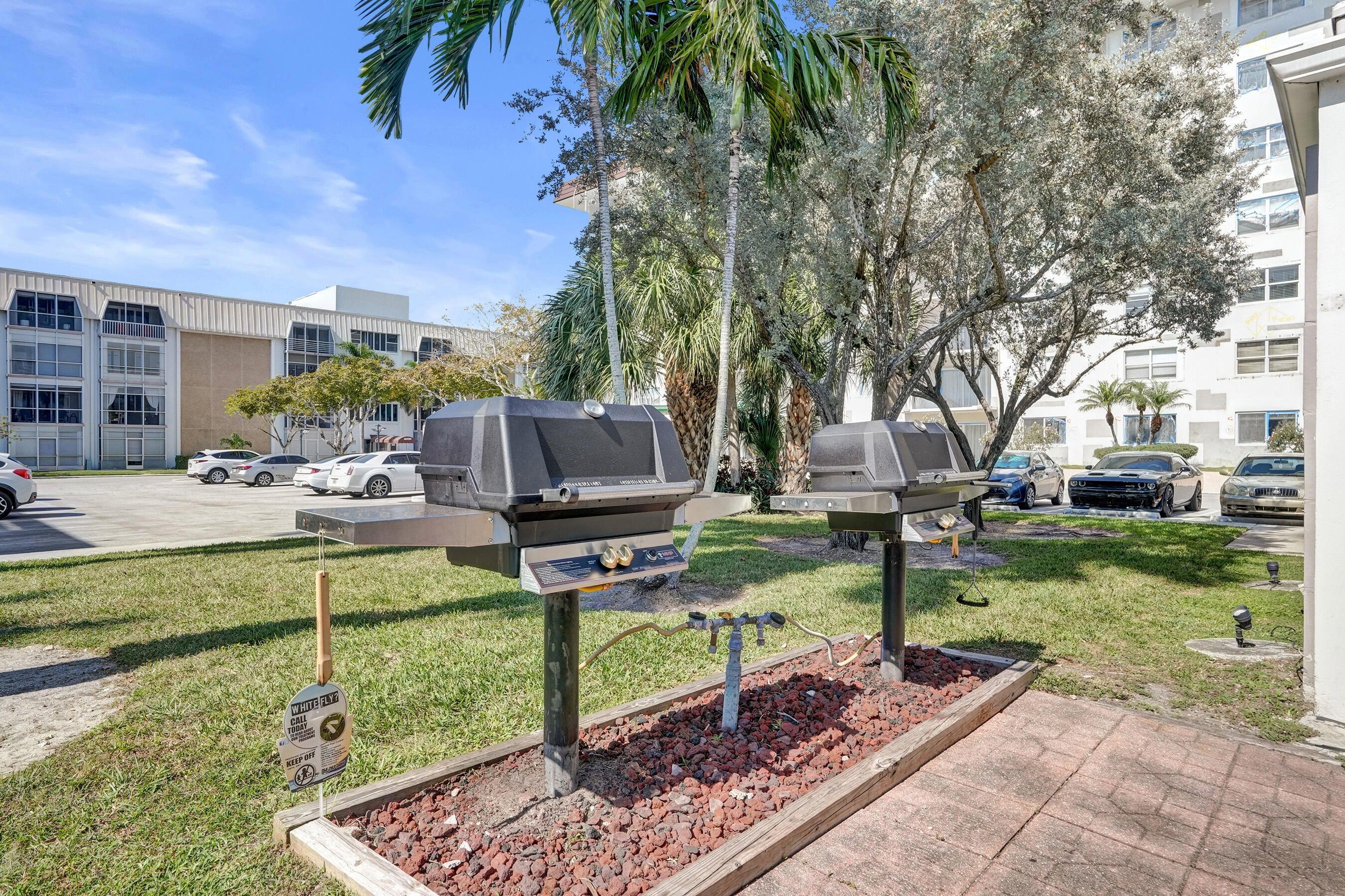 Ne 16th Ave, Oakland Park, FL 33334