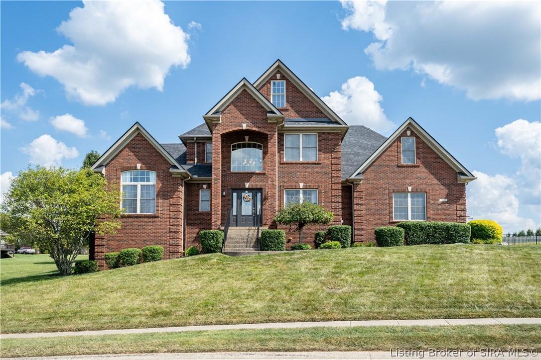 Crystal Lake Dr, Jeffersonville, IN 47130