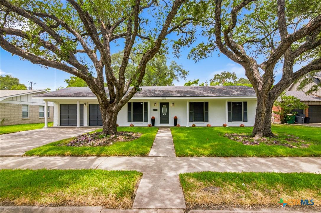 E Loma Vista Ave, Victoria, TX 77901