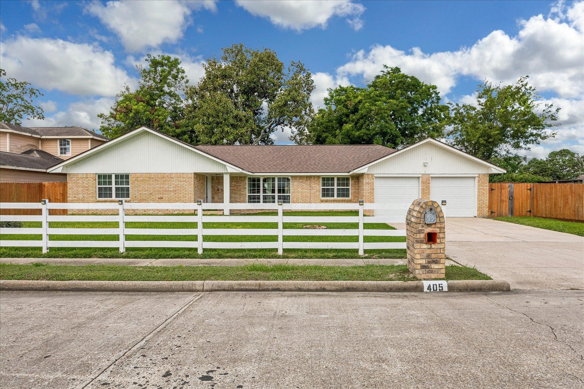 N Fulton St, Texas City, TX 77591