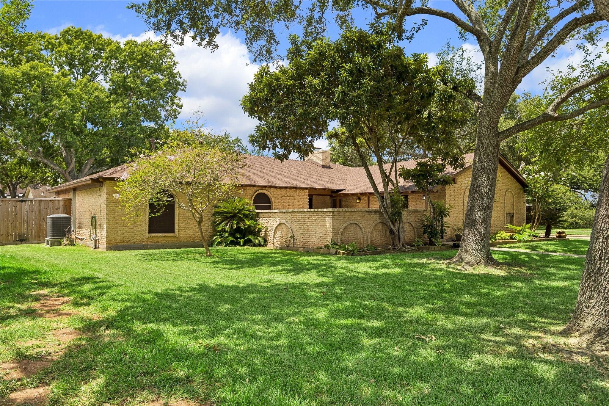 Pine Ct, Missouri City, TX 77459