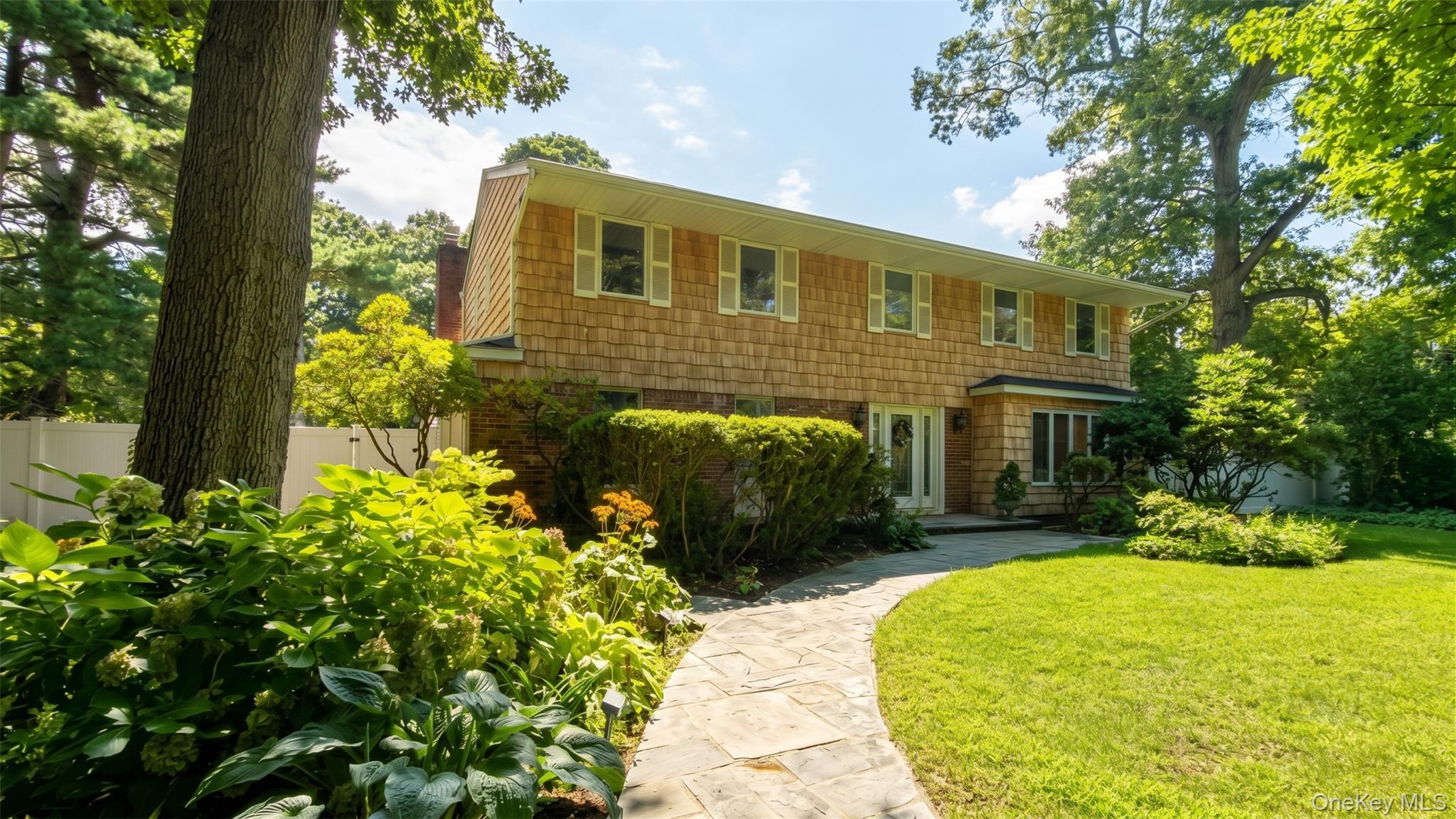 Tree Hollow Ln, Dix Hills, NY 11746