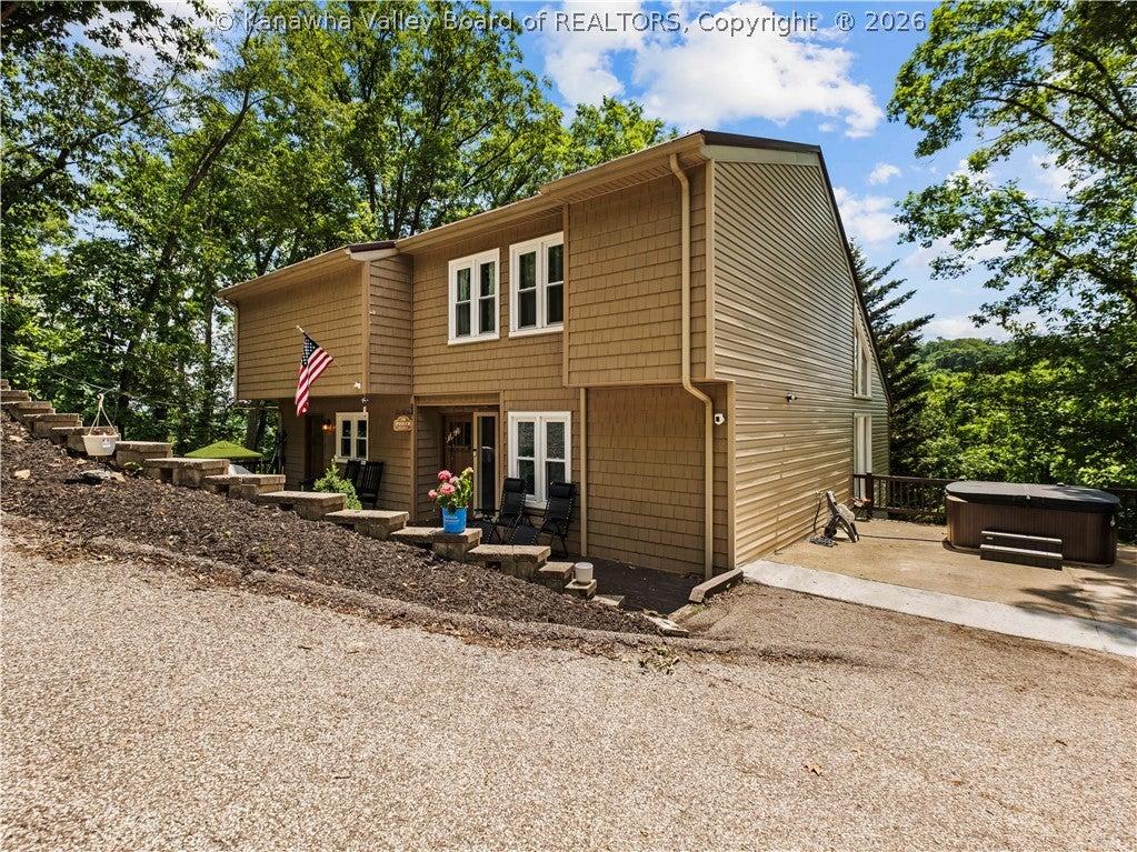 Suncrest Rd, South Charleston, WV 25303