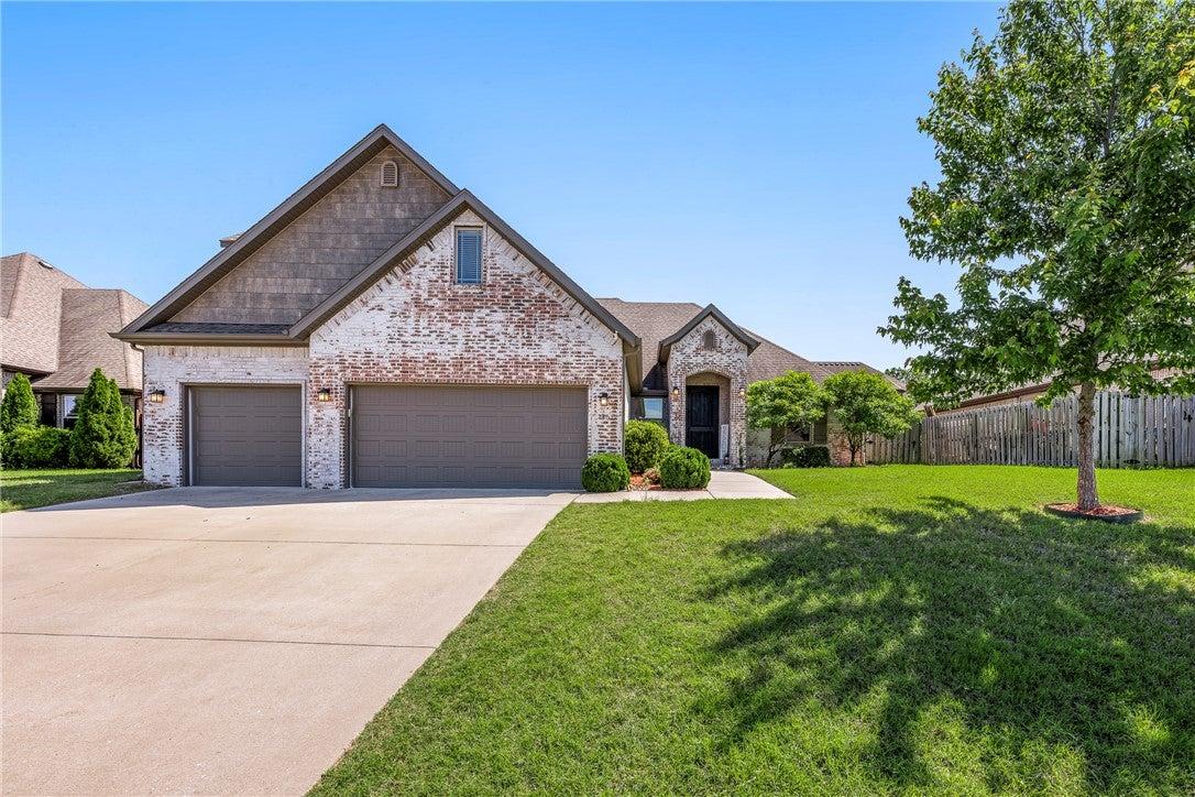 Abbey Ln, Centerton, AR 72719